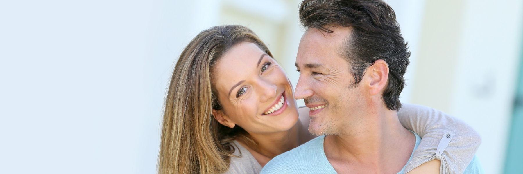 Couple with amazing smile in Vienna, VA